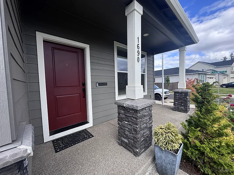 1690 S Quartz Dr — Photo 2