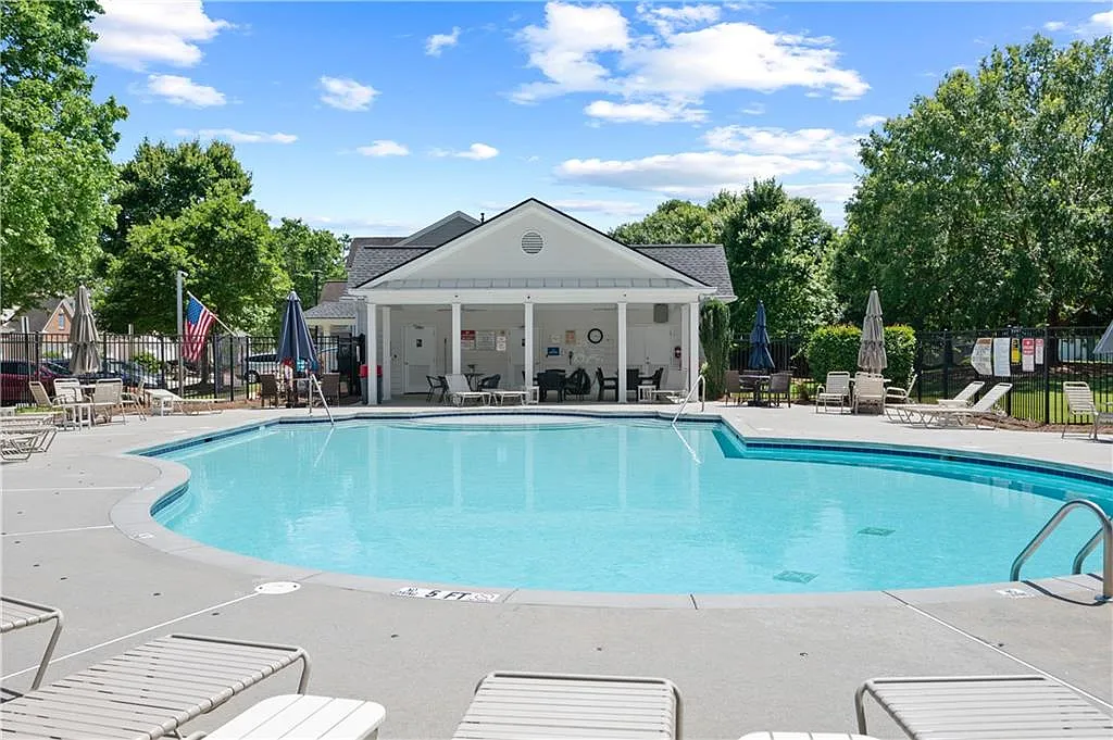 3 bed, 2.5 bath, 1750 sqft, $2,800 — Photo 3