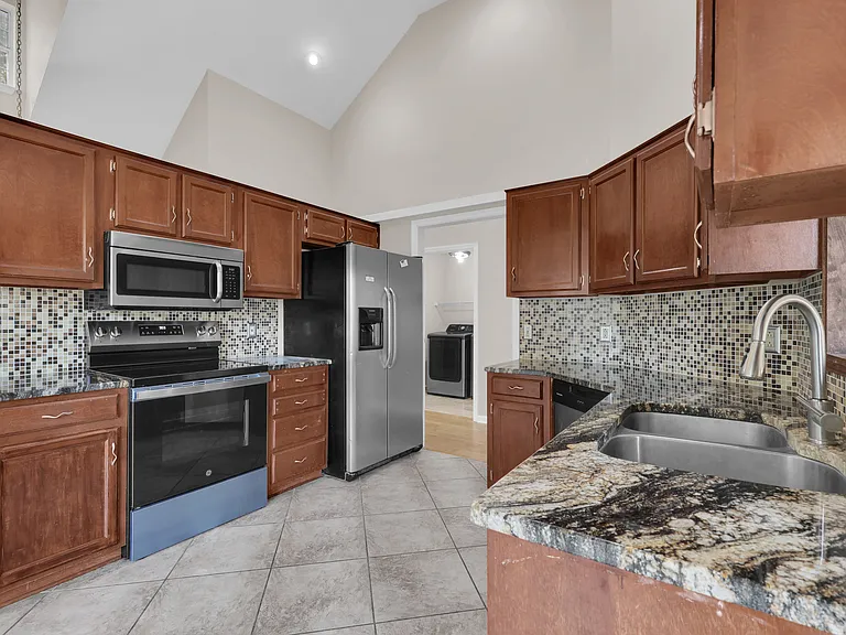 1104 Crestfield Dr — Photo 28