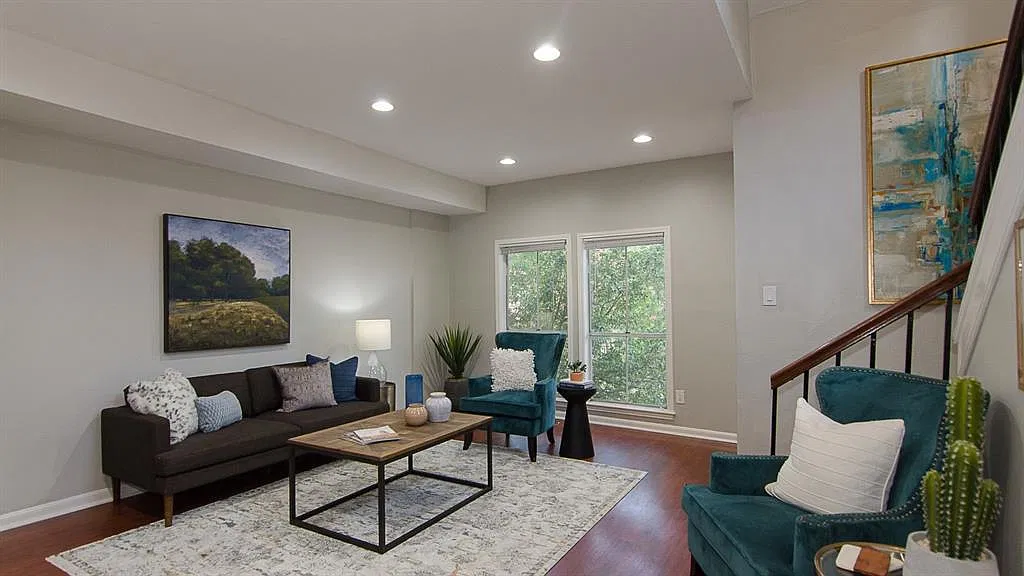 3 bed, 2.0 bath, 1064 sqft, $2,100 — Photo 1
