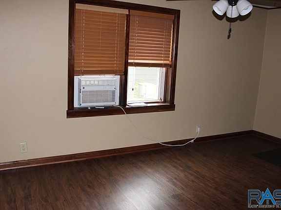 5th image of 206 W Barck Ave