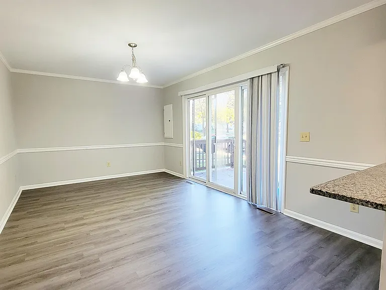830 Larch Way #1 — Photo 4
