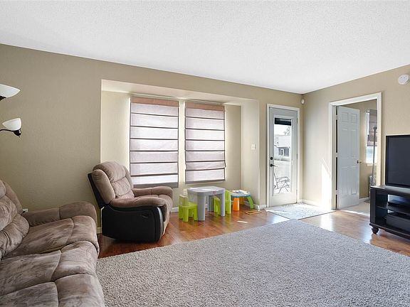 4th image of 10649 Emerald Dr