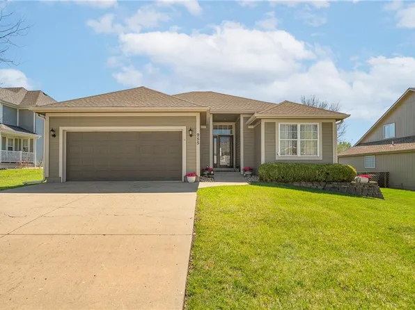 955 NW Maplewood Ct, Grain Valley, MO 64029