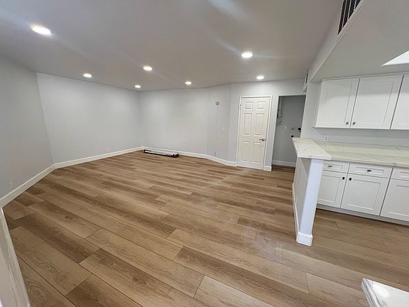 2nd image of 1752 N Mariposa Ave #17