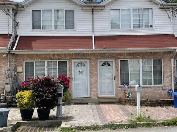 34 Impala Ct, Staten Island, NY 10305