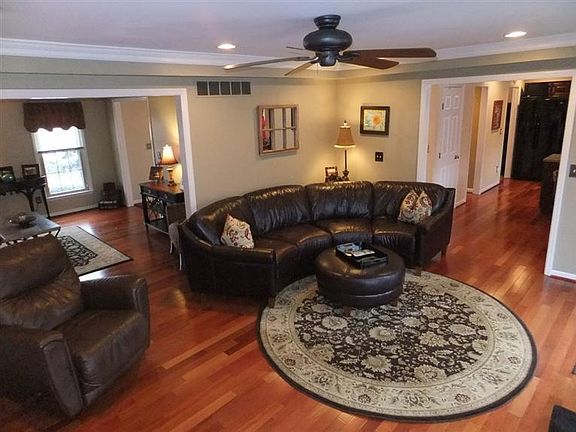 5th image of 1054 Stratford Hill Dr