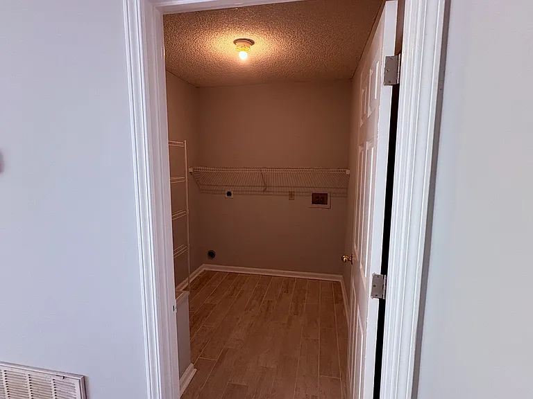175 Talbot Ct — Photo 8