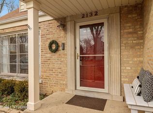 2132 Illinois Rd, Northbrook, IL 60062