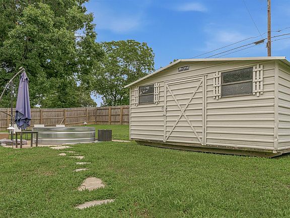 5th image of 212 University Dr
