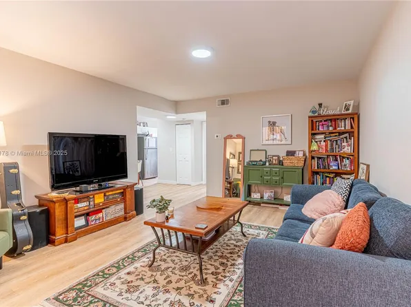 2921 SW 10th St APT 26, Miami, FL 33135