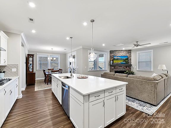 3rd image of 9319 Liberty Hill Dr