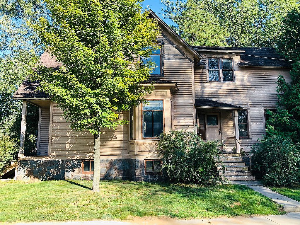 437 Carney Blvd, Marinette, WI 54143 | Zillow