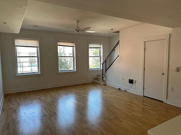 5th image of 1120-1122 Broadway St #5