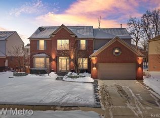 688 Windsong Dr, Rochester Hills, MI 48307