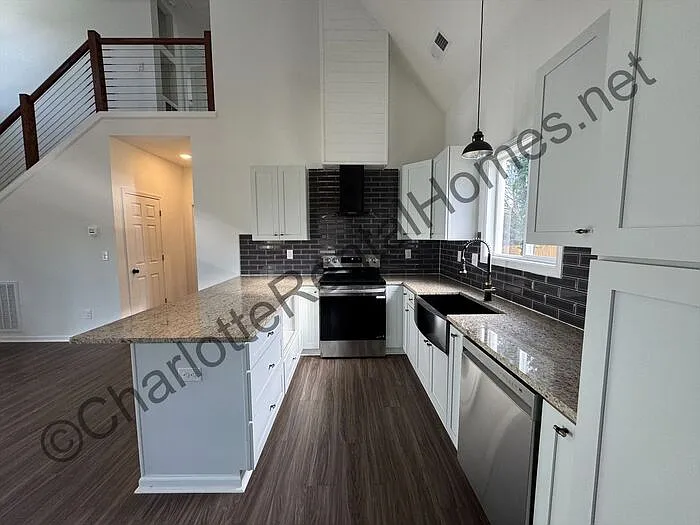 512 N Mulberry St — Photo 5