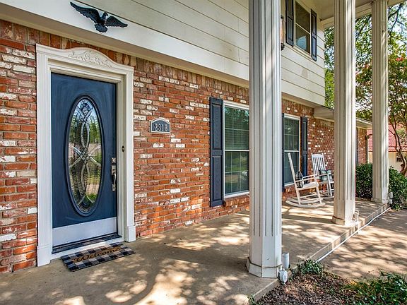 4th image of 2318 Robinhood Dr