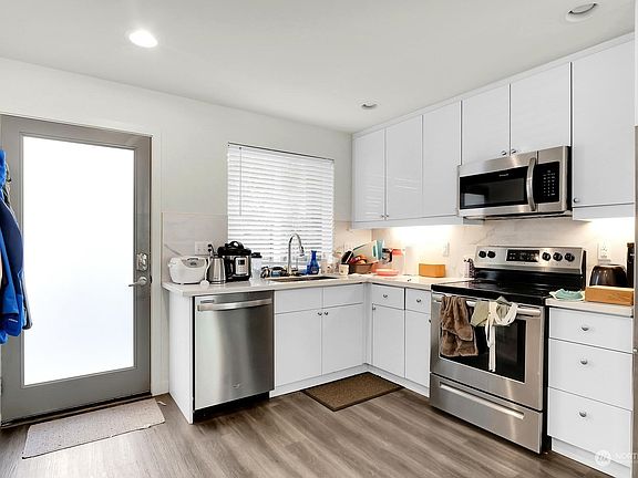 3rd image of 5224 B Brooklyn Avenue NE