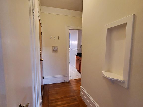 5th image of 945 Hyde St APT 22