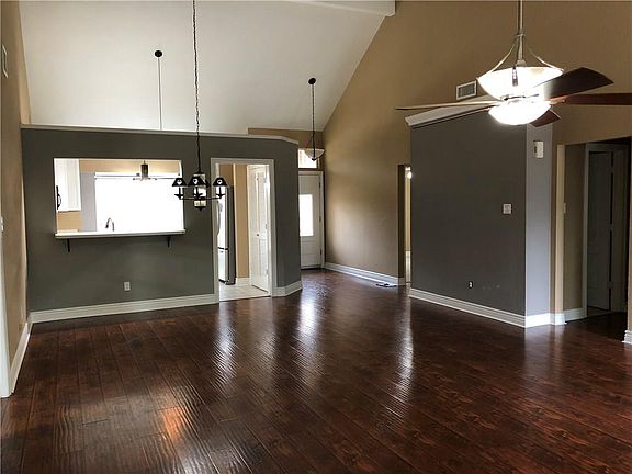 5th image of 2736 Wentworth Dr