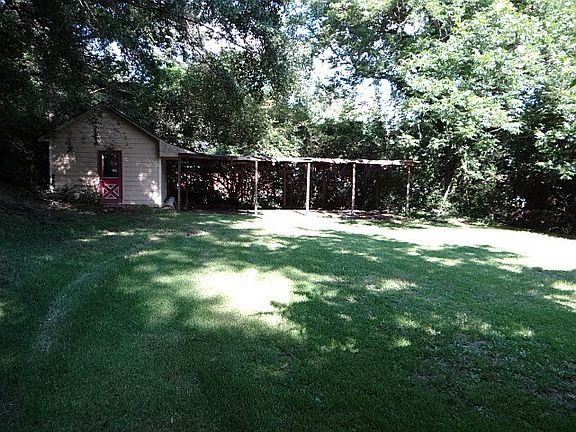 4th image of 972 Eastwood Dr