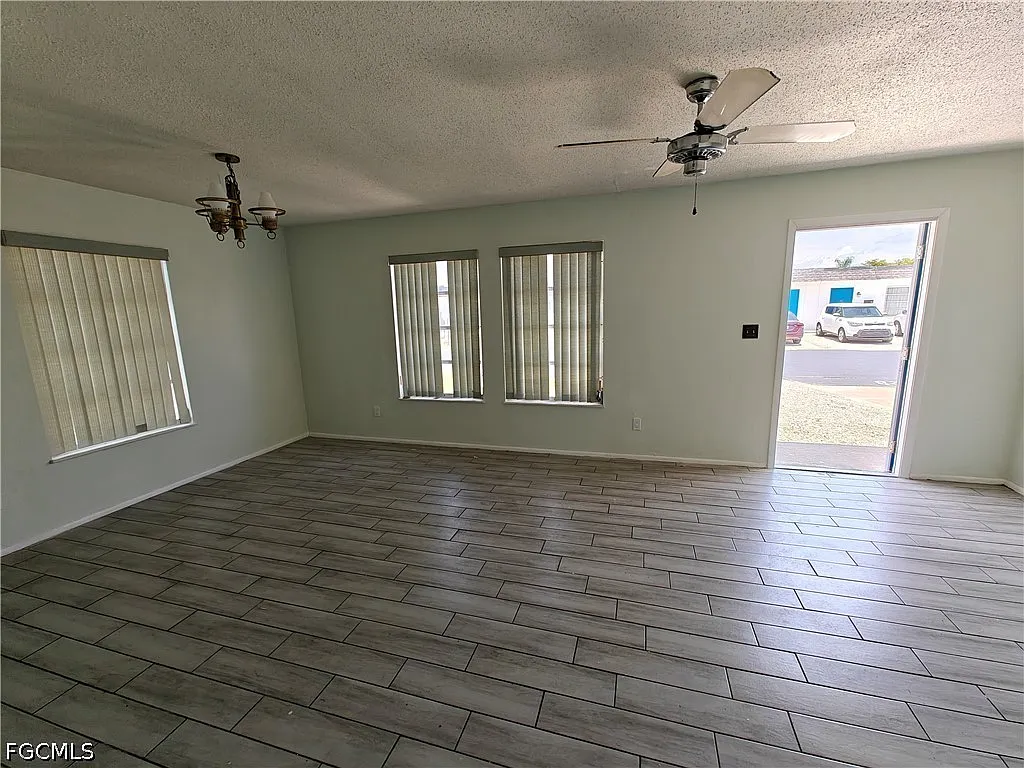2 bed, 2.0 bath, 812 sqft, $1,100 — Photo 3