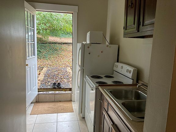 2nd image of 401 32nd Ave S