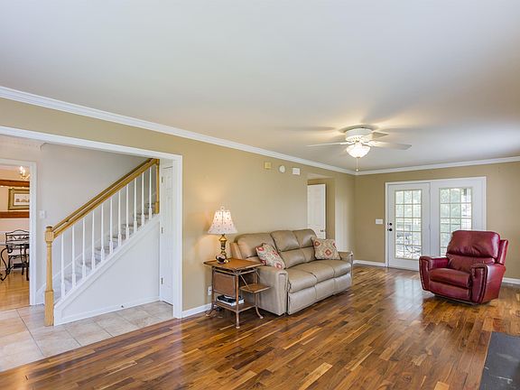 5th image of 804 E Colony Pl