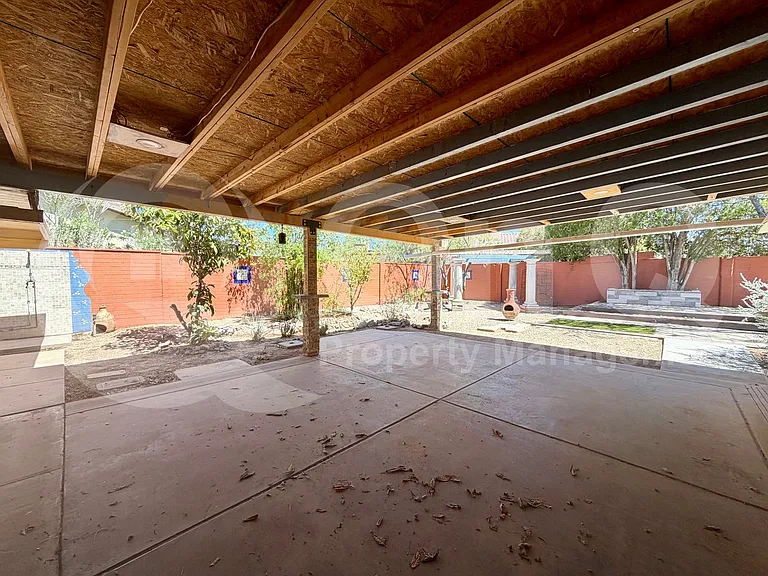 2526 E Allen Rd — Photo 15