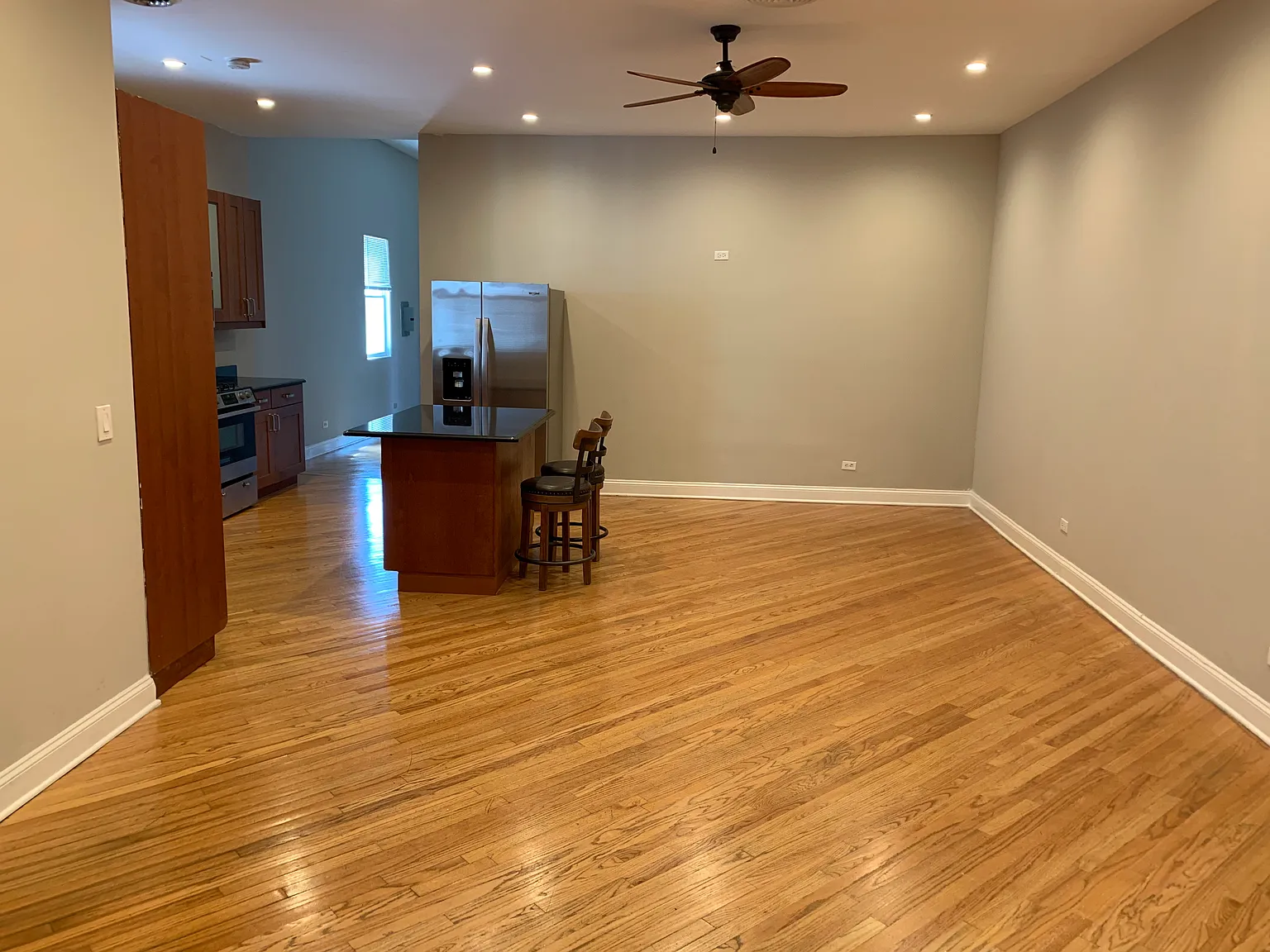 3 bed, 2200 sqft, $3,495 — Photo 4