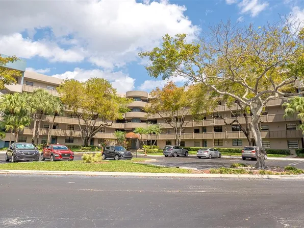 1000 Colony Point Cir APT 203, Pembroke Pines, FL 33026