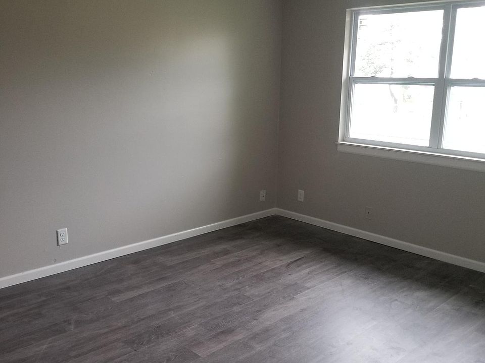 2nd image of 420 Stratford Dr