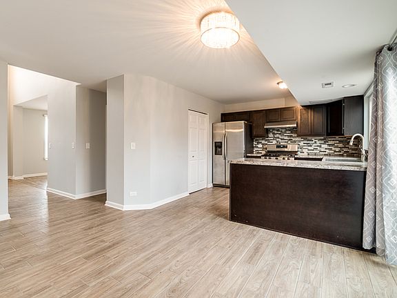 5th image of 1120 Symphony Dr