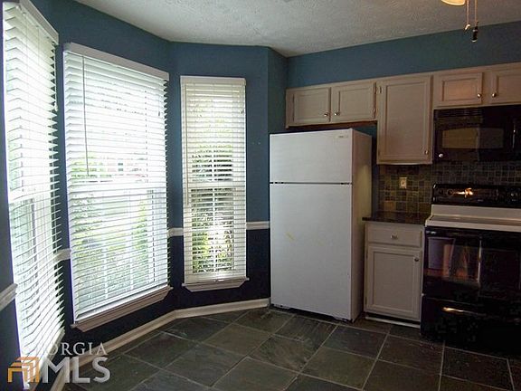 4th image of 2966 Lexington Trace Dr SE