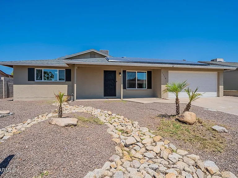 4414 W Altadena Ave — Photo 2