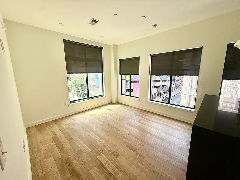Brand new units 0-1 bedroom — Photo 7
