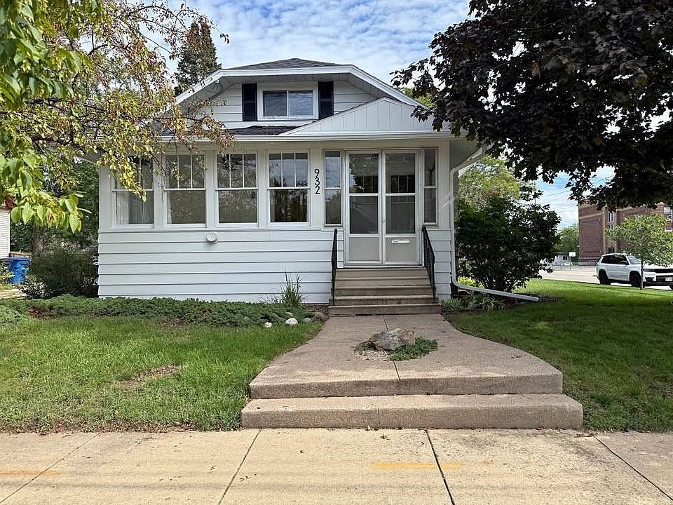 1st image of 932 Sawyer Street