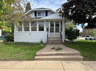 932 N Sawyer St, Oshkosh, WI 54902