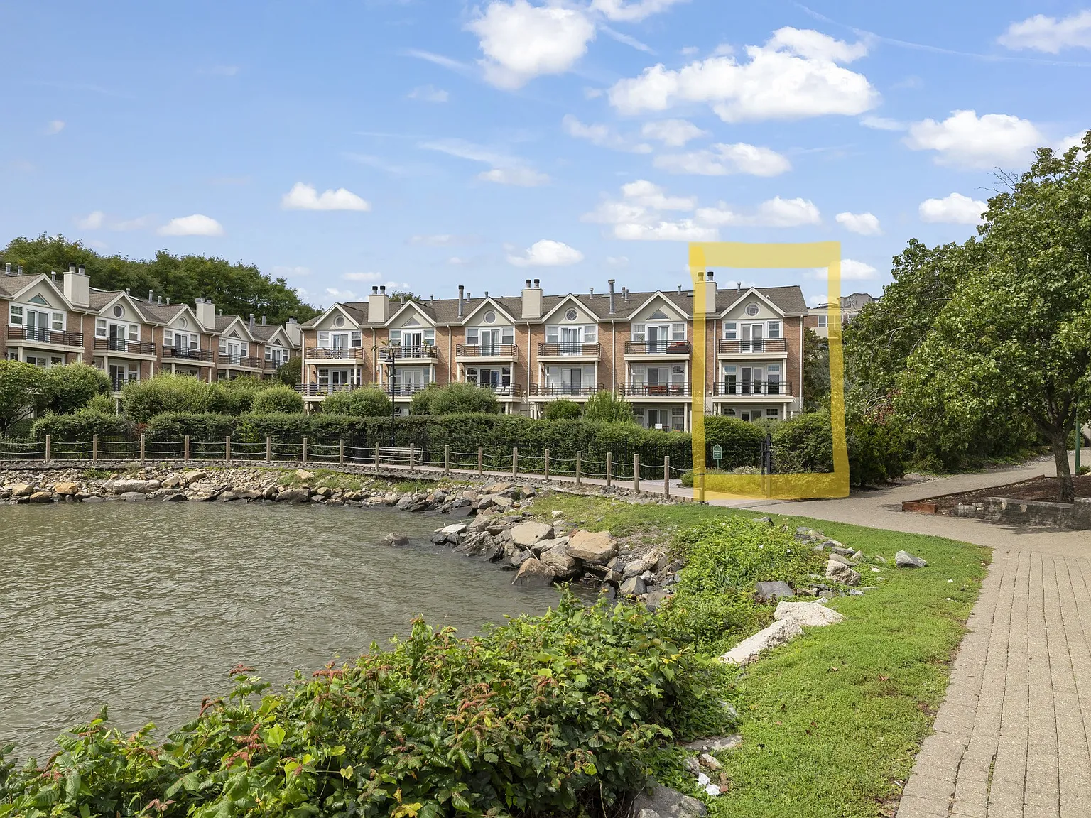 4 bed, 3.5 bath, $7,500 — Photo 2