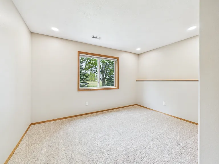 2505 N Vincent Ave — Photo 23