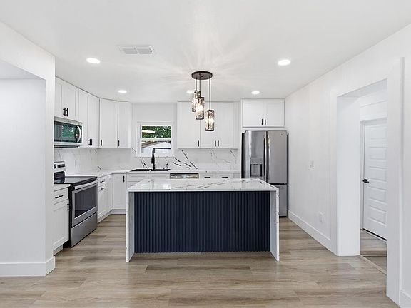 5th image of 907 LEISURE AVENUE