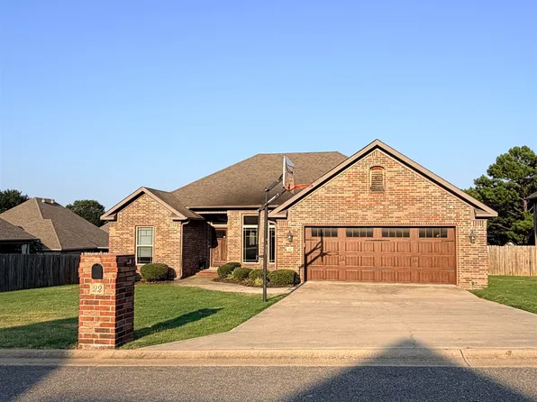 22 Southwind Blvd, Searcy, AR 72143