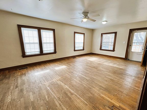 1508 S Pattie living room_12242024