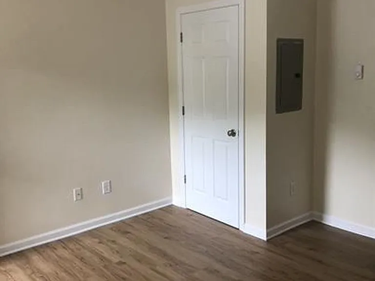 434 Russell Rd — Photo 9