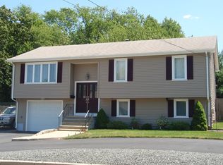 121 Birchwood Dr, Cranston, RI 02920