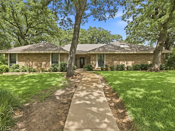 5 Windy Knoll Ct, Grapevine, TX 76051