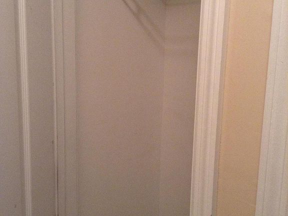 4th image of 19 Ferguson Ct