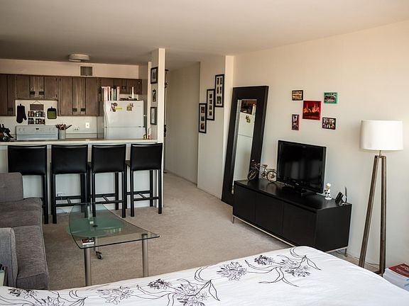 2nd image of 1636 N Wells St #1000