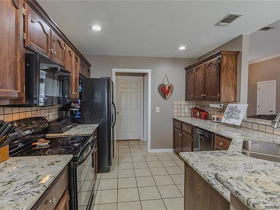 5th image of 6906 Gold St