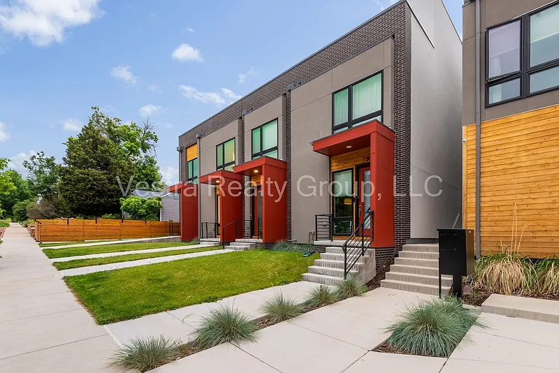 3 bed, 3.5 bath, 1665 sqft, $2,995 — Photo 4